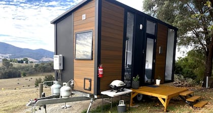 Stunning Tiny House with Fantastic Views in Osbornes Flat, Victoria