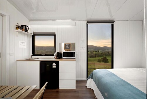 Stunning Tiny House with Fantastic Views in Osbornes Flat, Victoria