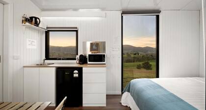 Stunning Tiny House with Fantastic Views in Osbornes Flat, Victoria