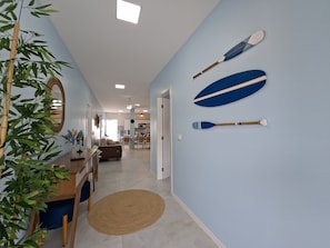 A hallway with a dining area, kitchen, and living space. - Águas de Olivença Condominium - Swimming Pool and Ocean View (Olivença)