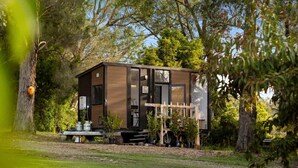 Unclassified image, 2 of 25, button - Gorgeous Tiny House with Fire Pit in Yarra Junction, Victoria (Yarra Junction)