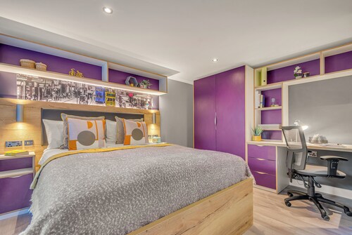 Roomzzz The Glassworks