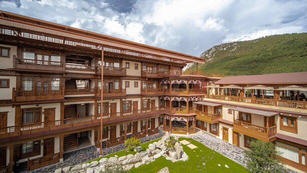 Unclassified image, 1 of 187, button - Matsutake Homeland Serene Manor Hotel -  松茸故里·静谧庄庄酒店(杜克宗古城支) (Deqin)
