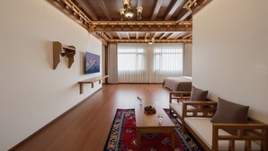 Unclassified image, 3 of 187, button - Matsutake Homeland Serene Manor Hotel -  松茸故里·静谧庄庄酒店(杜克宗古城支) (Deqin)