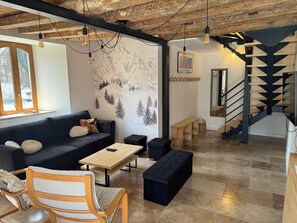 Living area - Vrbo Property (Guchen)
