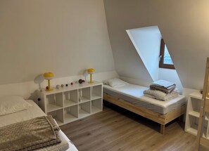 Room - Vrbo Property (Guchen)