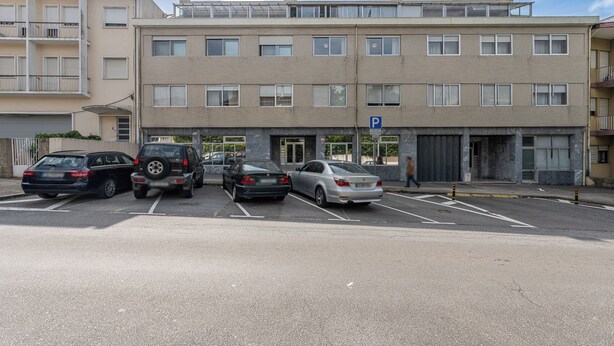 Unclassified image, 1 of 60, button - Nomad's Family 3BDR The Home Base Porto (Porto)