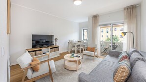 Unclassified image, 4 of 60, button - Nomad's Family 3BDR The Home Base Porto (Porto)