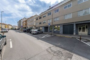 Unclassified image, 2 of 60, button - Nomad's Family 3BDR The Home Base Porto (Porto)