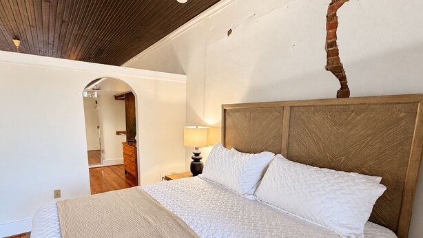 Unclassified image, 1 of 21, button - Industrial Chic 1 Bedroom Loft with Vintage Charm (Lillington)