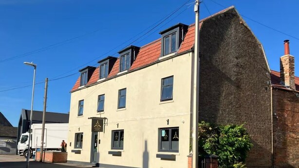 Unclassified image, 1 of 17, button - One-Bed Luxurious apartment near A1 (Yaxley)