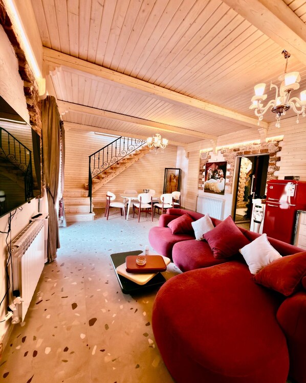 Unclassified image, 1 of 17, button - Casa Di Romeo E Juliet (Faraya)