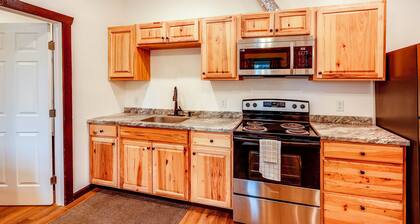 Cozy Apartment Near UAF & Downtown Fairbanks!