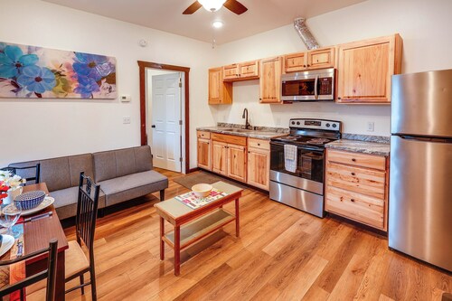 Cozy Apartment Near UAF & Downtown Fairbanks!