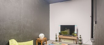 On Main St! Walkable Family Apartment in Princeton