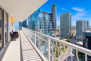 A balcony with a view of modern high-rise buildings. - 2BR Brickell High-Rise - Pool, Gym & Game Room (Miami)