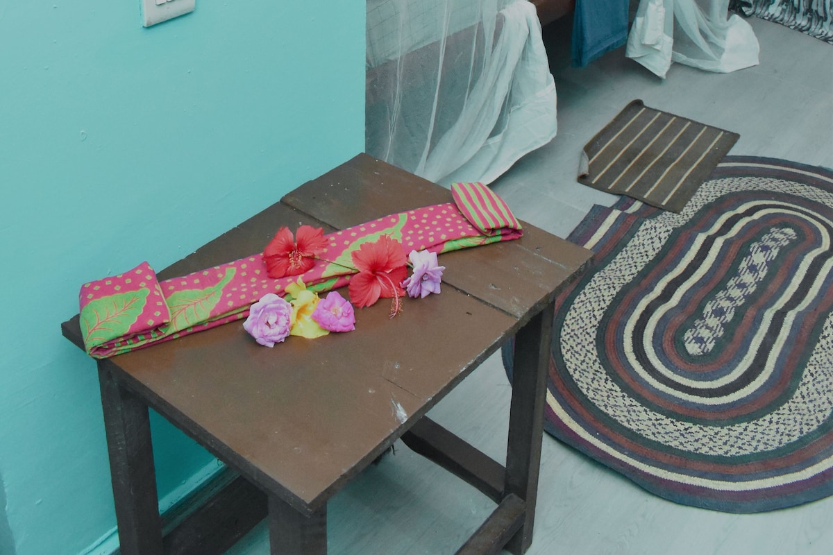 Basic Double Room, Garden View | Peti besi dalam bilik, kalis bunyi, seterika/papan seterika 