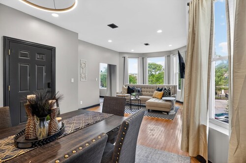 Charming 3BR/2BA condo near Hyde Park