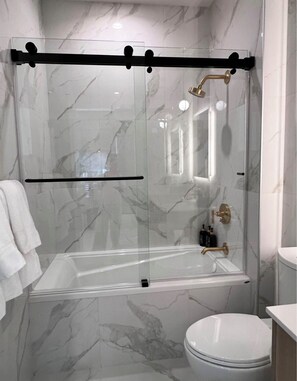 Unclassified image, 3 of 23, button - Waterfront Bliss | Luxury 1BR & 1BATH (sleep up to 4) (Kelowna)