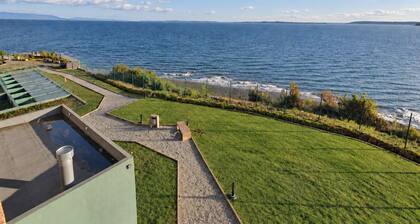 Cozy Apartment with a Spectacular Ocean View in Puerto Montt, Pelluco Beach