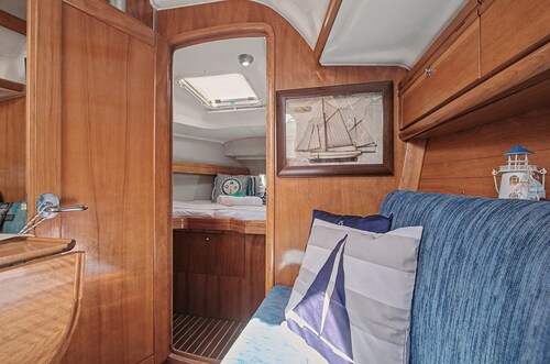  'Sleep On The Sea' with Sea View and Wi-Fi