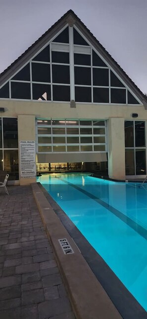 A swimming pool with a clear water surface, surrounded by a paved walkway. - Del Lago - 3 Minutes walk to the Beach (St. Augustine)