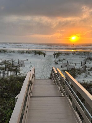 A wooden boardwalk leading to a beach with a sunset in the background. - Del Lago - 3 Minutes walk to the Beach (St. Augustine)