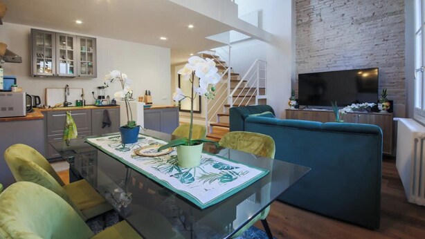 Unclassified image, 1 of 26, button - CONTEMPORARY FLORENCE APARTMENT WITH 3 BEDROOMS & 3 BATHROOMS (Firenze)