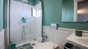 Unclassified image, 3 of 26, button - CONTEMPORARY FLORENCE APARTMENT WITH 3 BEDROOMS & 3 BATHROOMS (Firenze)