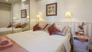 Unclassified image, 5 of 26, button - CONTEMPORARY FLORENCE APARTMENT WITH 3 BEDROOMS & 3 BATHROOMS (Firenze)