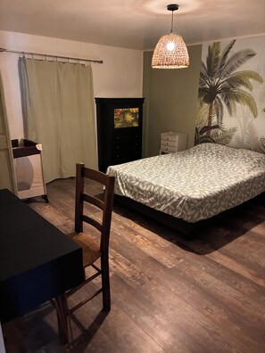 Room - Vrbo Property (Tarascon)