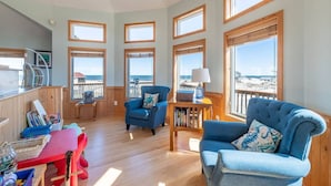 Unclassified image, 4 of 24, button - Spacious 7-bedroom house with Ocean views,  4x4 access only (Carolla)