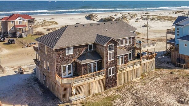 Unclassified image, 1 of 24, button - Spacious 7-bedroom house with Ocean views,  4x4 access only (Carolla)