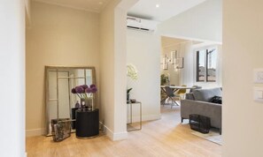 Unclassified image, 3 of 48, button - PORTA ROSSA EXCLUSIVE – ELEGANT FLORENCE APARTMENT WITH BALCONIES (Firenze)