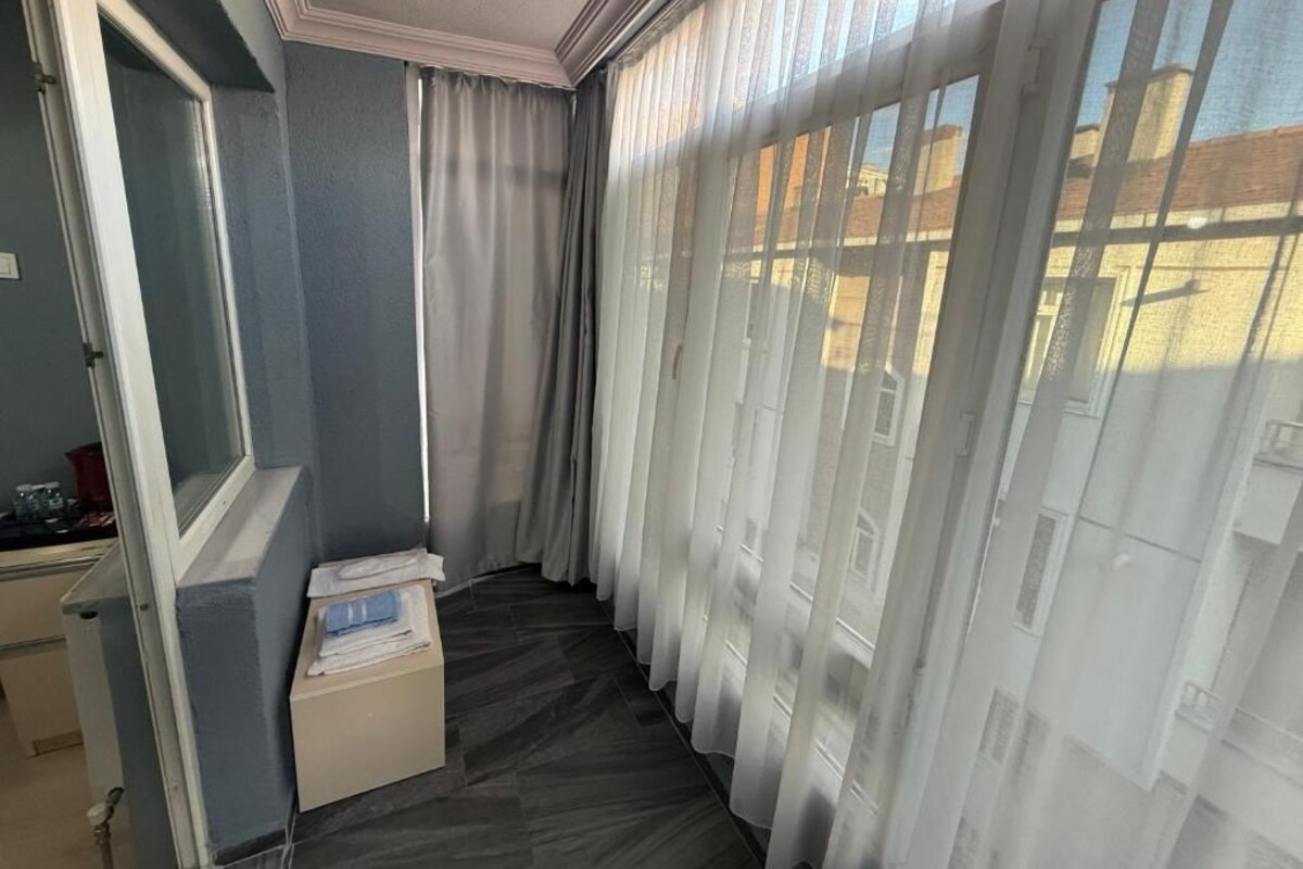 Basic Single Room | Interior