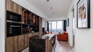 Unclassified image, 3 of 32, button - Elegant 2BR Haven with City Views (Toronto)