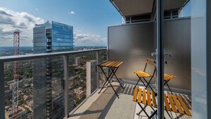 Unclassified image, 4 of 32, button - Elegant 2BR Haven with City Views (Toronto)