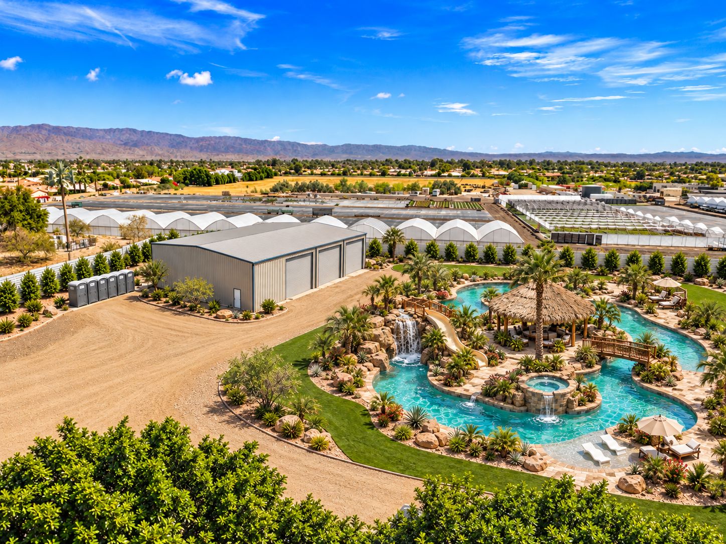 Un resort con una amplia piscina, una cascada y un complejo invernadero.
