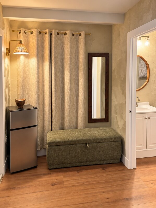 Unclassified image, 1 of 9, button - Beautiful suite with 2 queen beds, pool access in beautiful Miami neighborhood (Miami)