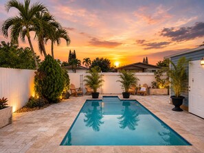 Unclassified image, 2 of 9, button - Beautiful suite with 2 queen beds, pool access in beautiful Miami neighborhood (Miami)
