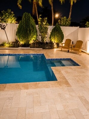 Unclassified image, 4 of 9, button - Beautiful suite with 2 queen beds, pool access in beautiful Miami neighborhood (Miami)
