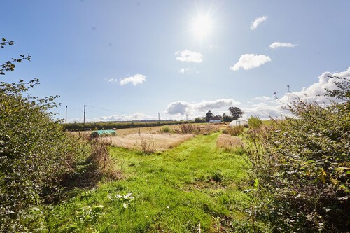Host Stay - West Loanend Cottage