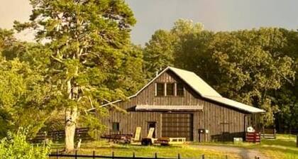 Wonderful 1-Bedroom Charming Farm Stay in Ball Ground -Sleeps 4