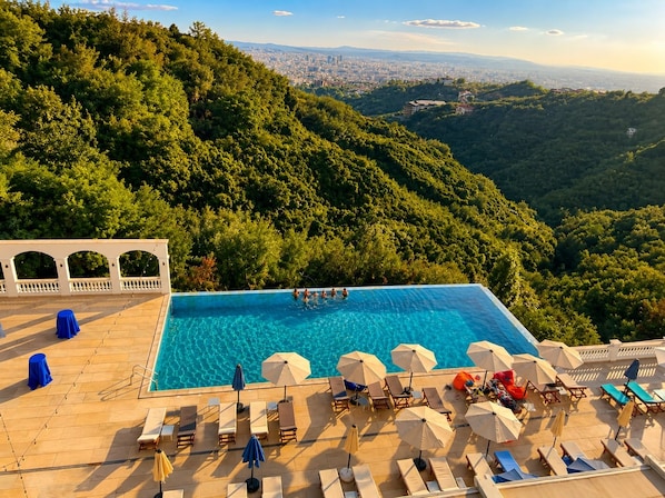 Unclassified image, 1 of 51, button - Jurgen Resort (Tiranë)