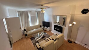 Living area - Apartment Sleeps 6 With Pets Welcome (Croydon)
