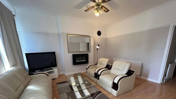 Unclassified image, 1 of 20, button - Apartment Sleeps 6 With Pets Welcome (Croydon)