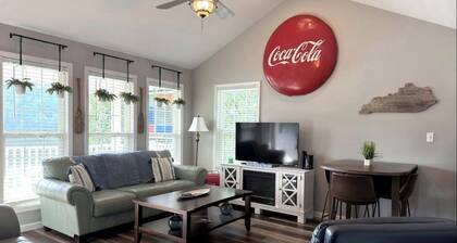 Lake Linville Home, waterfront, 1.5 miles to Renfro Valley and I-75
