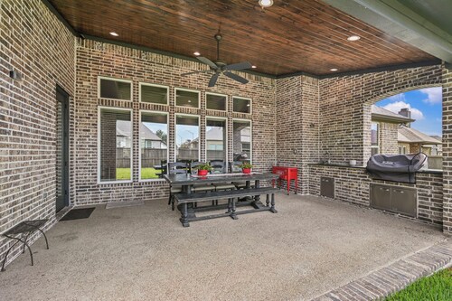 Aggieland 5 Bed/4.5 Bath Extended Family retreat with wheel chair accessibility!