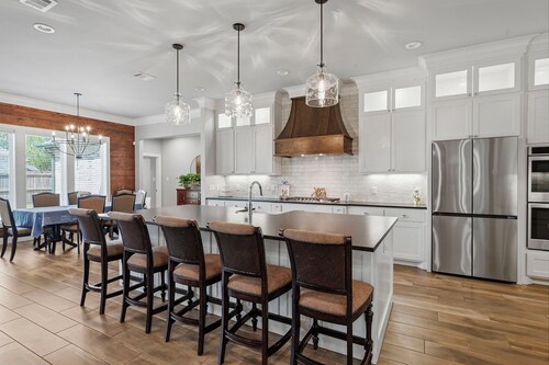 Aggieland 5 Bed/4.5 Bath Extended Family retreat with wheel chair accessibility!