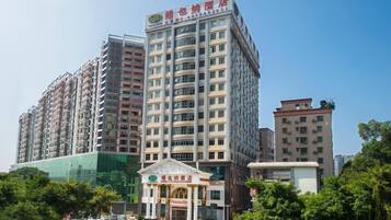 A multi-story hotel with a prominent entrance and signage.